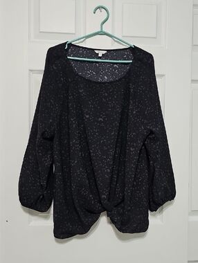Reitmans Black Subtle Pattern Long-Sleeve Twist Front Top